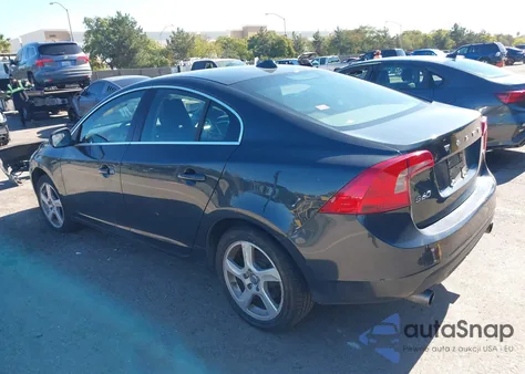 2013 Volvo S60 T5 z USA, uszkodzony, nr VIN YV1612FS3D1222196